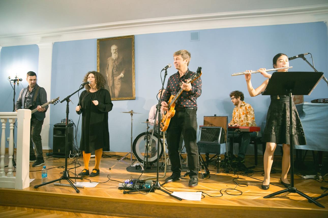 И с песней этой качу по свету 11 мая 2025