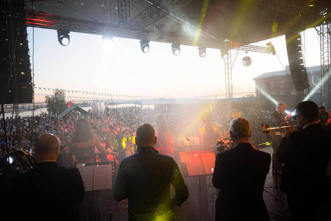 Поп-хиты на крыше с симфоническим оркестром 28 июня 2025