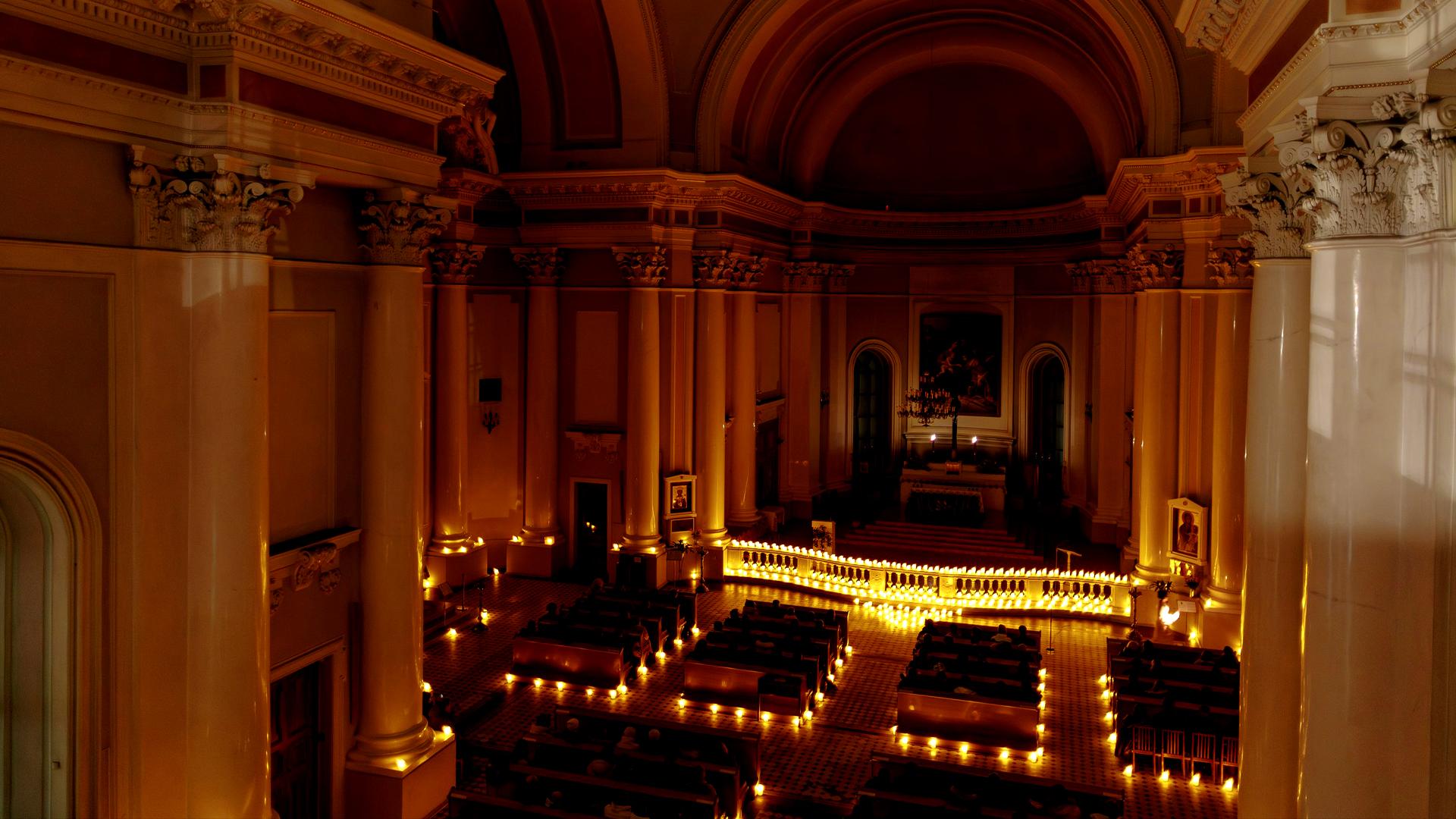 Орган и дудук при свечах