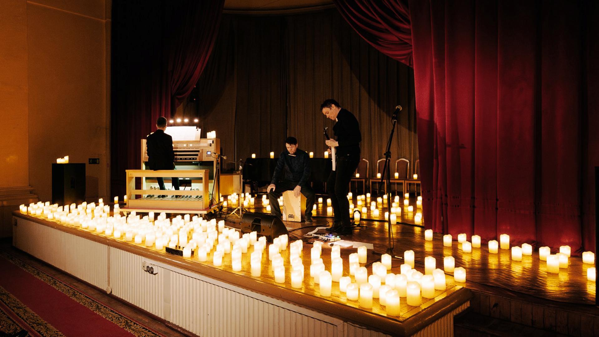 Рок-хиты на органе при свечах