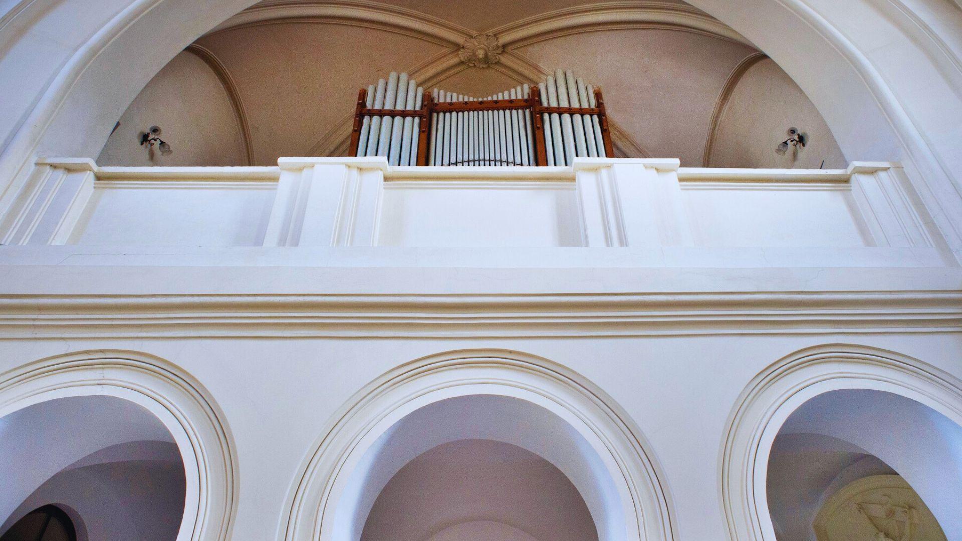 В ожидании Рождества: орган и саксофон