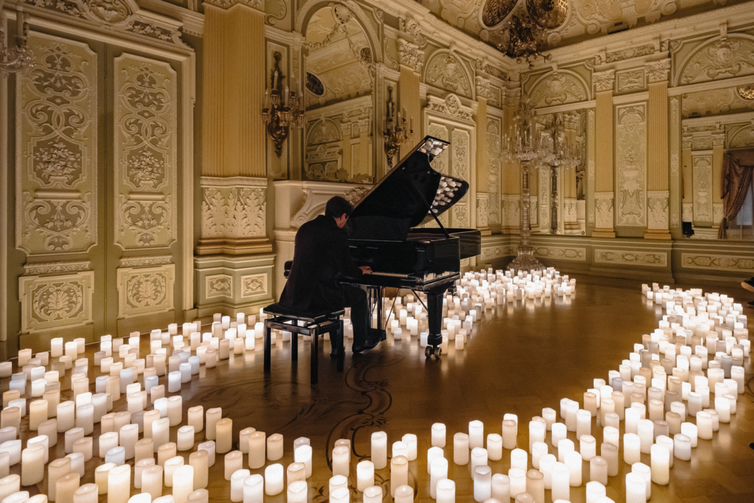 #В_Свечах: неоклассика в Особняке Елисеевых