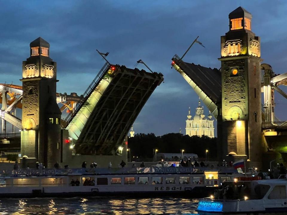 Прогулка «Разводные мосты»
