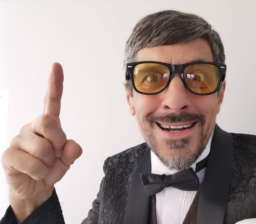 Александр Ливер